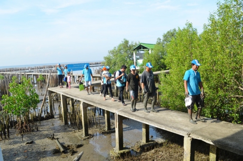 ไฟล์แนบ กปภ.สาขาสมุทรสาคร สานต่อโครงการ CSR ปลูกป่าชายเลนเพื่อป้องกันการกัดเซาะชายฝั่งทะเล