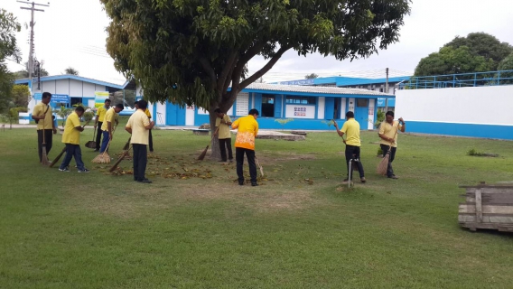 ไฟล์แนบ  ผู้จัดการการประปาได้นำพนักงานในสังกัดสวมใส่เสื้อเหลืองร่วมกันบำเพ็ญประโยชน์ ทำความสะอาดบริเวณรอบสำนักงาน เพื่อเฉลิมพระเกียรติพระบาทสมเด็จพระเจ้าอยู่หัว