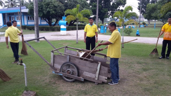 ไฟล์แนบ  ผู้จัดการการประปาได้นำพนักงานในสังกัดสวมใส่เสื้อเหลืองร่วมกันบำเพ็ญประโยชน์ ทำความสะอาดบริเวณรอบสำนักงาน เพื่อเฉลิมพระเกียรติพระบาทสมเด็จพระเจ้าอยู่หัว