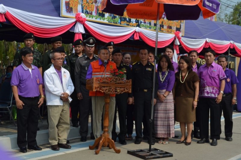 ไฟล์แนบ ภาพ :  นายมนตรี ชนะชัยวิบูลวัฒน์ รองผู้ว่าราชการจังหวัดตาก ประธานเปิดศูนย์ปฏิบัติการป้องกันและลดอุบัติเหตุทางถนนช่วงเทศกาลสงกรานต์ 2558 จังหวัดตาก ณ บริเวณหน้าศาลากลางจังหวัดตาก