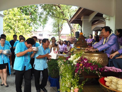 ไฟล์แนบ กปภ.สาขาลำพูน ร่วมกิจกรรมพิธีรดน้ำดำหัว ท่านผู้ว่าราชการจังหวัดลำพูน ณ จวนผู้ว่าราชการจังหวัดลำพูน  ตำบลในเมือง อำเภอเมือง