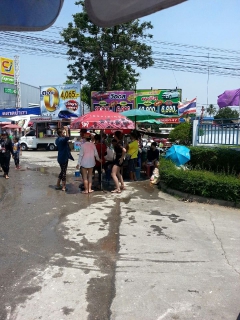 ไฟล์แนบ พนักงานในสังกัดกปภ.สาขากาญจนบุรี ร่วมรดน้ำขอพรจาก ผู้จัดการการประปาส่วนภูมิภาคสาขากาญจนบุรี 