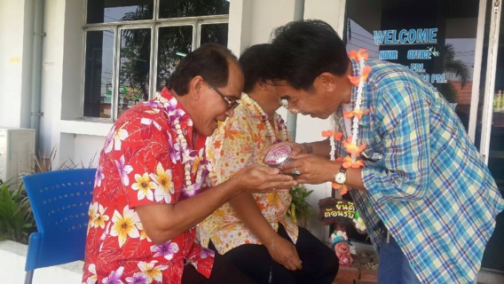 ไฟล์แนบ พนักงานในสังกัดกปภ.สาขากาญจนบุรี ร่วมรดน้ำขอพรจาก ผู้จัดการการประปาส่วนภูมิภาคสาขากาญจนบุรี 