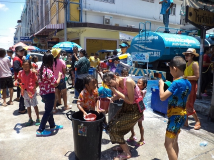 ไฟล์แนบ กปภ.สาขาบ้านบึง เข้าร่วมกิจกรรมงานประเพณีสงกรานต์ปี  2558 เมื่อวันที่ 19 เมษายน 2558 ณ บริเวณถนนประโยชน์เนื่องจำนงค์  ตำบลบ้านบึง  อำเภอบ้านบึง  จังหวัดชลบุรี