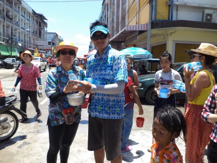 ไฟล์แนบ กปภ.สาขาบ้านบึง เข้าร่วมกิจกรรมงานประเพณีสงกรานต์ปี  2558 เมื่อวันที่ 19 เมษายน 2558 ณ บริเวณถนนประโยชน์เนื่องจำนงค์  ตำบลบ้านบึง  อำเภอบ้านบึง  จังหวัดชลบุรี