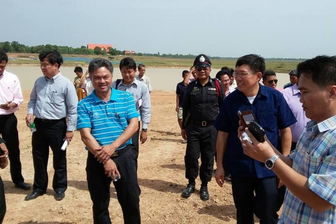 ไฟล์แนบ การประปาส่วนภูมิภาค สาขาพยัฆภูมิพิสัย ร่วมให้การต้อนรับ นายสมศักดิ์ จังตระกุล ผู้ว่าราชการจังหวัดร้อยเอ็ด ในการตรวจเยี่ยมสถานการณ์ภัยแล้ง ณ อ่างเก็บน้ำห้วยจานใต้ อ.ปทุมรัตน์ จ.ร้อยเอ็ด