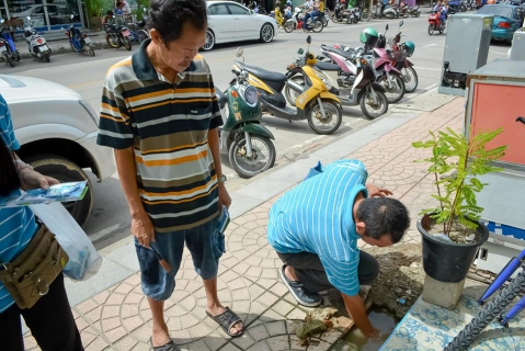 ไฟล์แนบ กปภ.สาขาบ้านฉาง ดำเนินโครงการ มุ่งมั่นเพื่อปวงชนเฉลิมพระเกียรติ ๖๐ พรรษา สมเด็จพระเทพรัตนราชสุดาฯ สยามบรมราชกุมารี ครั้งที่ ๖ ประจำปี ๒๕๕๘