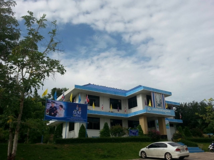 ไฟล์แนบ การประปาส่วนภูมิภาคสาขาบางสะพาน ประดับธงอักษรพระนามาภิไธย "มวก"