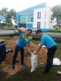 ไฟล์แนบ กปภ.สาขาปราจีนบุรี กำลังดำเนินการทำฝายกั้นน้ำเพื่อทำการผันน้ำจากแม่น้ำปราจีนบุรีบริเวณโครงการสูบน้ำด้วยไฟฟ้า สถานีสูบน้ำบ้านบางบริบูรณ์ อ.เมือง จ.ปราจีนบุรี ไปพักกักเก็บไว้สระน้ำน้ำดิบหนองอ้อ เพื่อแก้