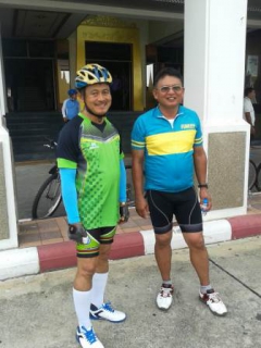 ไฟล์แนบ นายธวัช ก้อนนาค ผจก.กปภ.(พ) สาขาพระนครศรีอยุธยา  เข้าร่วมการฝึกซ้อมการขับขี่จักรยานเฉลิมพระเกียรติฯ BIKE for MOM ครั้งที่ 2 ในวันอาทิตย์ที่ 2 สิงหาคม  2558  โดยใช้เส้นทางเสมือนวันจริง