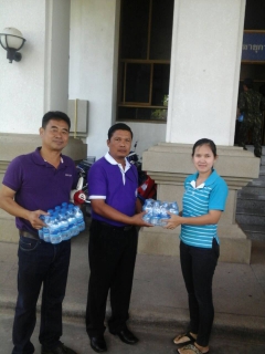 ไฟล์แนบ กปภ.สาขากาญจนบุรีมอบน้ำดื่มตราสัญลักษณ์ให้สำนักงานจังหวัด