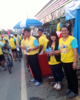 ไฟล์แนบ กิจกรรม "ปั่นเพื่อพ่อ Bike for Dad"แจกน้ำดื่มบรรจุขวด กปภ.จำนวน 2,000 ขวด