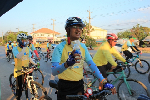 ไฟล์แนบ การประปาส่วนภูมิภาค สาขาชัยภูมิ ร่วมกิจกรรม ปั่นเพื่อพ่อ BIKE FOR DAD ณ บริเวณถนนสาย ชัยภูมิ-สีคิ้ว (บ้านค่าย) จ.ชัยภูมิ