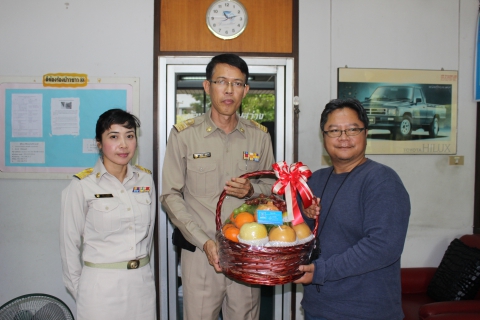 ไฟล์แนบ  ผจก กปภ.(พ)สาขาหาดใหญ่ และหัวหน้างานลูกค้าสัมพันธ์ มอบกระเช้าสวัสดีปีใหม่ แก่ คุณ บัญชร วิเชียรศรี ผู้ช่วยหัวหน้าสถานีวิทยุ FM 88 ม.อ. หาดใหญ่