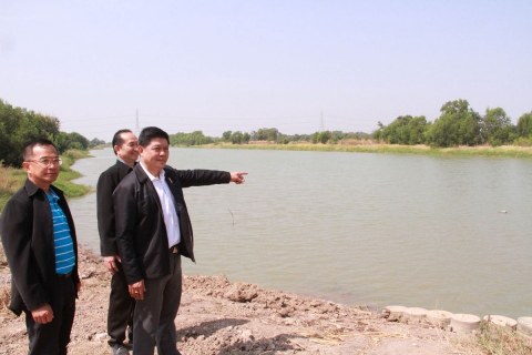 ไฟล์แนบ นายจิรชัย มูลทองโร่ย รองปลัดสำนักนายกรัฐมนตรีและในฐานะประธานกรรมการการประปาส่วนภูมิภาค ลงพื้นที่ตรวจเยี่ยมสถานการณ์ภัยแล้งในพื้นที่จังหวัดปทุมธานี ณ สถานีผลิตน้ำคลอง 13 จ.ปทุมธานี 