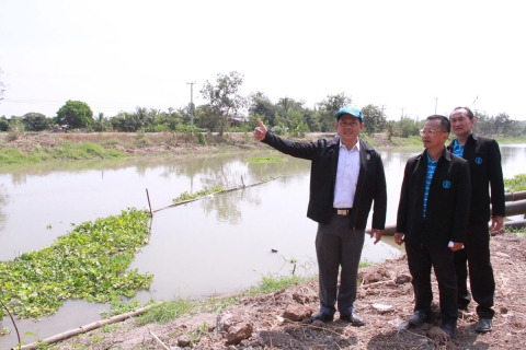 ไฟล์แนบ นายจิรชัย มูลทองโร่ย รองปลัดสำนักนายกรัฐมนตรีและในฐานะประธานกรรมการการประปาส่วนภูมิภาค ลงพื้นที่ตรวจเยี่ยมสถานการณ์ภัยแล้งในพื้นที่จังหวัดปทุมธานี ณ สถานีผลิตน้ำคลอง 13 จ.ปทุมธานี 