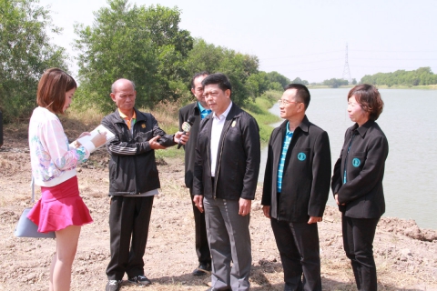 ไฟล์แนบ นายจิรชัย มูลทองโร่ย รองปลัดสำนักนายกรัฐมนตรีและในฐานะประธานกรรมการการประปาส่วนภูมิภาค ลงพื้นที่ตรวจเยี่ยมสถานการณ์ภัยแล้งในพื้นที่จังหวัดปทุมธานี ณ สถานีผลิตน้ำคลอง 13 จ.ปทุมธานี 
