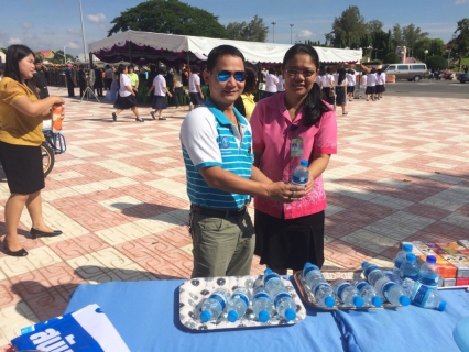 ไฟล์แนบ การประปาส่วนภูมิภาค สาขาร้อยเอ็ด มอบน้ำดื่มบรรจุขวดตราสัญลักษณ์ กปภ. สนับสนุน โครงการประชารัฐร่วมใจพัฒนาบึงพลาญชัย ณ บริเวณบึงพลาญชัย อ.เมือง จ.ร้อยเอ็ด
