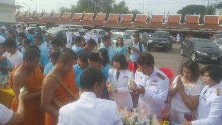 ไฟล์แนบ นายธวัช ก้อนนาค ผจก.กปภ.(พ) สาขาพระนครศรีอยุธยา  พร้อมด้วยพนักงานในสังกัด เข้าร่วมงานเฉลิมพระเกียรติ สมเด็จพระนางเจ้าฯ พระบรมราชินีนาถ      เนื่องในโอกาสพระราชพิธี มหามงคลเฉลิมพระชนมพรรษา ๘4 พรรษา ในวันที่ ๑๒ สิงหาคม ๒๕๕9 ณ  วัดพนัญเชิงวรวิหาร และร่วมงานศิลป์ของแม่  โดยนำน้ำดื่มตราสัญลักษณ์ กปภ. บริการให้กับประชาชนในวันที่ ๑๒-14 สิงหาคม ๒๕๕9 ณ  ศูนย์ศิลปาชีพ บางไทรฯ  จังหวัดพระนครศรีอยุธยา