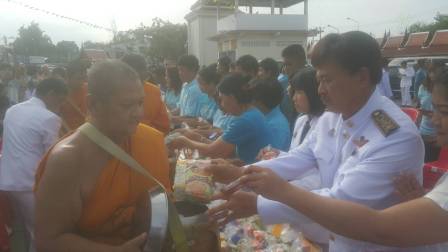 ไฟล์แนบ นายธวัช ก้อนนาค ผจก.กปภ.(พ) สาขาพระนครศรีอยุธยา  พร้อมด้วยพนักงานในสังกัด เข้าร่วมงานเฉลิมพระเกียรติ สมเด็จพระนางเจ้าฯ พระบรมราชินีนาถ      เนื่องในโอกาสพระราชพิธี มหามงคลเฉลิมพระชนมพรรษา ๘4 พรรษา ในวันที่ ๑๒ สิงหาคม ๒๕๕9 ณ  วัดพนัญเชิงวรวิหาร และร่วมงานศิลป์ของแม่  โดยนำน้ำดื่มตราสัญลักษณ์ กปภ. บริการให้กับประชาชนในวันที่ ๑๒-14 สิงหาคม ๒๕๕9 ณ  ศูนย์ศิลปาชีพ บางไทรฯ  จังหวัดพระนครศรีอยุธยา
