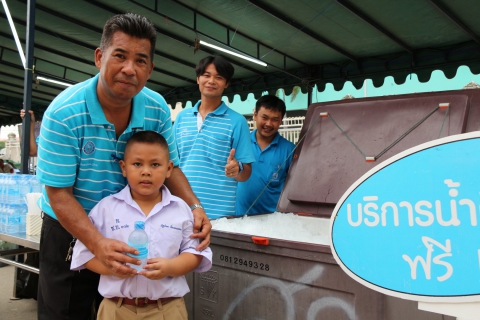 ไฟล์แนบ กปภ.ชลบุรี แจกน้ำดื่มในโครงการเทศบาลเมืองชลบุรีเคลื่อนที่