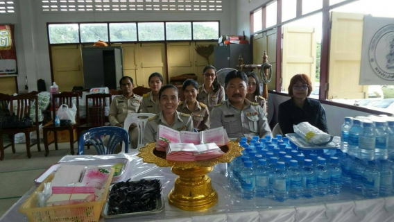 ไฟล์แนบ กปภ.สาขาสระแก้ว สนับสนุนน้ำดื่มบรรจุขวดตราสัญลักษณ์ กปภ. ร่วมพิธีบำเพ็ญพระราชกุศลสวดพระอภิธรรมพระบรมศพ พระบาทสมเด็จพระปรมินทรมหาภูมิพลอดุลยเดช ณ ศาลาการเปรียญวัดสระแก้ว พระอารามหลวง อ.เมือง จ.สระแก้ว (ตลอดระยะเวลา 30 วัน)