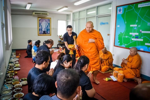 ไฟล์แนบ สาขาบ้านฉาง ทำบุญเลี้ยงพระเนื่องในโอกาสวันขึ้นปีใหม่ ๒๕๖๐
