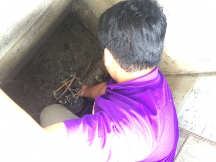 ไฟล์แนบ งานบริการฯ กปภ.สาขาด่านช้างดำเนินการปรับลดแรงดันน้ำ และตรวจสอบการทำงานของระบบ PRV