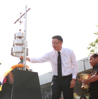 ไฟล์แนบ กปภ.ข. ๗ ทำพิธีบวงสรวงพระแม่ธรณี พระภูมิเจ้าที่ และเจริญพระพุทธมนต์ ถวายภัตตาหารเพล เนื่องในวันคล้ายวันสถาปนา กปภ. ครบรอบ ๓๘ ปี