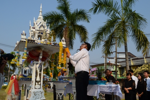 ไฟล์แนบ กปภ.ข. ๗ ทำพิธีบวงสรวงพระแม่ธรณี พระภูมิเจ้าที่ และเจริญพระพุทธมนต์ ถวายภัตตาหารเพล เนื่องในวันคล้ายวันสถาปนา กปภ. ครบรอบ ๓๘ ปี