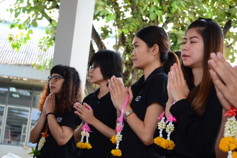 ไฟล์แนบ กปภ.ข. ๗ ทำพิธีบวงสรวงพระแม่ธรณี พระภูมิเจ้าที่ และเจริญพระพุทธมนต์ ถวายภัตตาหารเพล เนื่องในวันคล้ายวันสถาปนา กปภ. ครบรอบ ๓๘ ปี