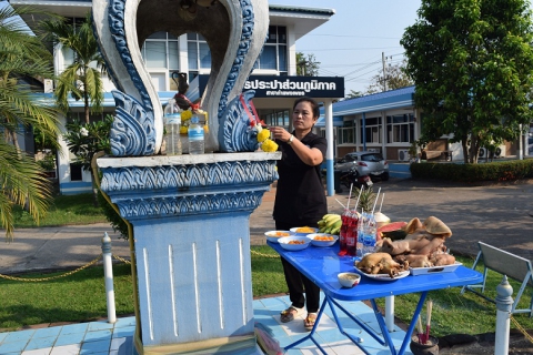 ไฟล์แนบ กปภ.สาขากำแพงเพชร บวงสรวงบูชาสักการะพระแม่ธรณี ศาลพระภูมิเจ้าที่  เนื่องในวันสถาปนา กปภ. ครบรอบ 38 ปี 