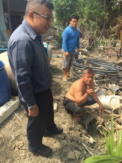 ไฟล์แนบ กปภ.สาขาสมุทรสงคราม ลงพื้นที่หาท่อรั่วบริเวณตำบลคลองโคน 