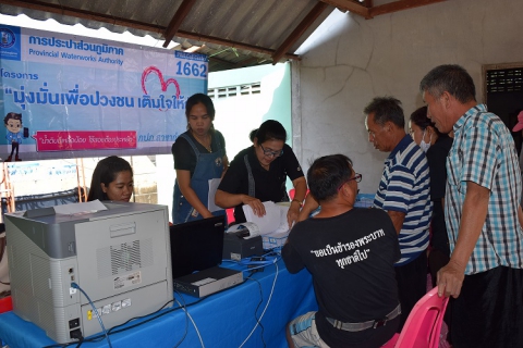 ไฟล์แนบ กปภ.สาขากำแพงเพชร ให้บริการเชิงรุกอำนวยความสะดวกให้กับประชาชน ลงพื้นที่รับชำระค่าน้ำประปา ค่าติดตั้งประปา พร้อมขอติดตั้งประปาใหม่ (นอกสถานที่) และสำรวจประมาณราคาทันที สร้างความประทับใจให้กับผู้ใช้น้ำเป็นอย่างมาก เริ่มตั้งแต่มีนาคมนี้เป็นต้นไป 