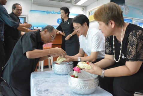 ไฟล์แนบ กปภ. สาขารังสิต (พ)  ร่วมสรงน้ำพระและพระแม่ธรณี พร้อมรดน้ำขอพรผู้ใหญ่ เพื่อความเป็นสิริมงคล เนื่องในวันสงกรานต์ประจำปี 2560