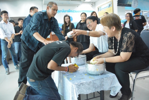 ไฟล์แนบ กปภ. สาขารังสิต (พ)  ร่วมสรงน้ำพระและพระแม่ธรณี พร้อมรดน้ำขอพรผู้ใหญ่ เพื่อความเป็นสิริมงคล เนื่องในวันสงกรานต์ประจำปี 2560