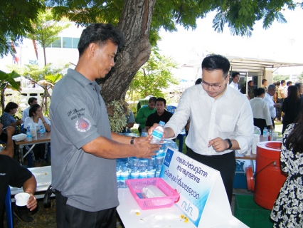 ไฟล์แนบ กปภ.สาขาสมุทรสาคร มอบน้ำดื่มบรรจุขวดจำนวน 600 ขวด เพื่อสนับสนุนพิธีรดน้ำดำหัวขอพรผู้ว่าราชการจังหวัดสมุทรสาคร เนื่องในเทศกาลสงกรานต์ ประจำปี 2560