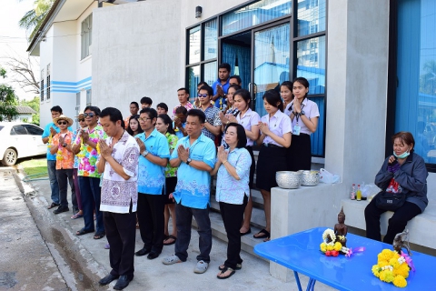 ไฟล์แนบ กปภ.สาขากำแพงเพชรร่วมสืบสานประเพณีไทย สรงน้ำพระแม่ธรณี และรดน้ำดำหัวกราบขอพรผู้บริหารตามวิถีอันดีงาม