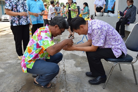 ไฟล์แนบ กปภ.สาขากำแพงเพชรร่วมสืบสานประเพณีไทย สรงน้ำพระแม่ธรณี และรดน้ำดำหัวกราบขอพรผู้บริหารตามวิถีอันดีงาม