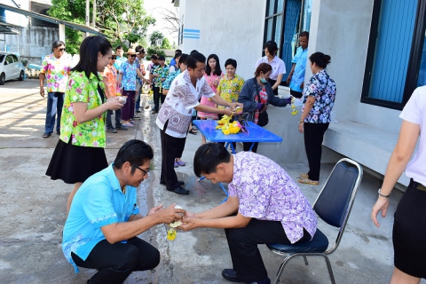 ไฟล์แนบ กปภ.สาขากำแพงเพชรร่วมสืบสานประเพณีไทย สรงน้ำพระแม่ธรณี และรดน้ำดำหัวกราบขอพรผู้บริหารตามวิถีอันดีงาม