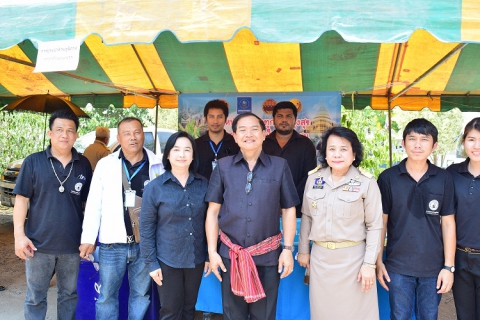 ไฟล์แนบ กปภ.สาขากำแพงเพชร ลงพื้นที่มอบน้ำดื่มบรรจุขวดตราสัญลักษณ์ กปภ. ในกิจกรรม หน่วยบำบัดทุกข์ บำรุงสุข สร้างรอยยิ้มให้ประชาชน ประจำเดือนเมษายน2560 