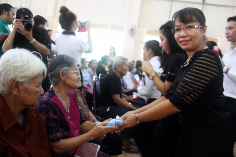 ไฟล์แนบ กปภ.ข.10 ร่วมกิจกรรมดูแลผู้สูงอายุสถานสงเคราะห์คนชราบ้านเขาบ่อแก้วเนื่องในวันแรงงานแห่งชาติประจำปี 2560