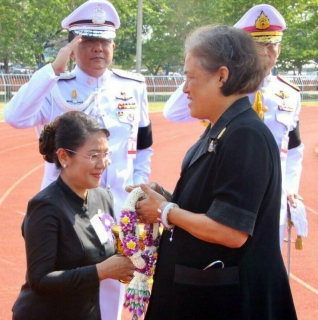ไฟล์แนบ กปภ.สาขาภูเขียว ร่วมเฝ้าฯ รับเสด็จ สมเด็จพระเทพรัตนราชสุดาฯ สยามบรมราชกุมารี พระราชดำเนินทรงเปิดอาคารเฉลิมพระเกียรติ โรงพยาบาลภูเขียว พร้อมแจกจ่ายน้ำดื่มตราสัญลักษณ์ กปภ. สำหรับประชาชนที่เข้าร่วมพิธี