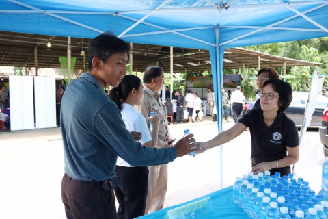 ไฟล์แนบ กปภ.สาขาปทุมธานี ร่วมโครงการจัดหน่วยบริการจังหวัดเคลื่อนที่บำบัดทุกข์ บำรุงสุขสร้างรอยยิ้มให้ประชาชนจังหวัดปทุมธานี ณ วัดเจดีย์หอย ต.บ่อเงิน อ.ลาดหลุมแก้ว จ.ปทุมธานี
