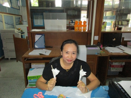ไฟล์แนบ กปภ.สาขาเกาะคาร่วมกันประดิษฐ์ดอกไม้จันทน์