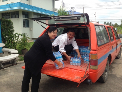ไฟล์แนบ การประปาส่วนภูมิภาคสาขาสามพราน  มอบน้ำดื่มตราสัญลักษณ์กปภ. ให้สำนักงานป้องกันและบรรเทาสารธารณภัย  จังหวัดนครปฐม จำนวน 500 ขวด