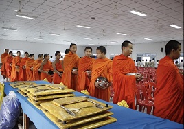 ไฟล์แนบ เข้าร่วมพิธีเฉลิมพระเกียรติสมเด็จพระเจ้าอยู่หัวมหาวชิราลงกรณ บดินทรเทพวรางกูล เนื่องโอกาสวันเฉลิมพระชนมพรรษา 65 พรรษา  ณ หอประชุมอำเภอวังเหนือ  จังหวัดลำปาง