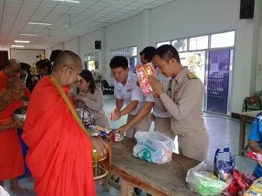 ไฟล์แนบ เข้าร่วมพิธีเฉลิมพระเกียรติสมเด็จพระเจ้าอยู่หัวมหาวชิราลงกรณ บดินทรเทพวรางกูล เนื่องโอกาสวันเฉลิมพระชนมพรรษา 65 พรรษา  ณ หอประชุมอำเภอวังเหนือ  จังหวัดลำปาง