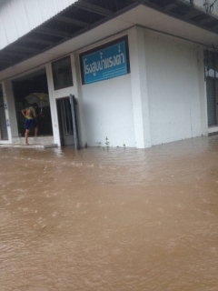 ไฟล์แนบ กปภ.ข.๗ และสาธารณสุขจังหวัดสกลนคร ลงพื้นที่ติดตามการแก้ไขปัญหาคุณภาพน้ำประปาหลังน้ำท่วมใหญ่