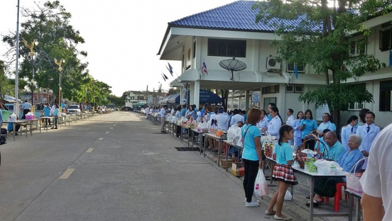 ไฟล์แนบ กปภ.สาขาพนมทวน ร่วมทำบุญตักบาตรข้าวสาร อาหารแห้ง เนื่องในโอกาสวันเฉลิมพระชนมพรรษา ๘๕ พรรษา ๑๒ สิงหาคม ๒๕๖๐ 